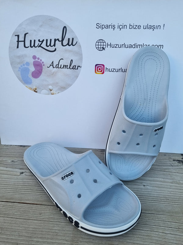Yandan Yazılı Önü Açık Gri Crocs Unisex Terlik
